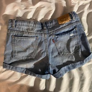 Levi girlfriend shorty short